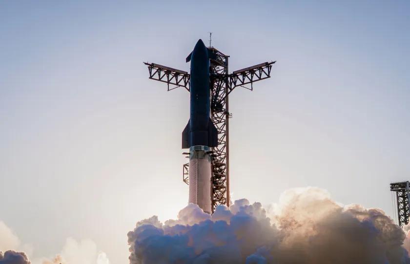 SpaceX’s expands to Louisiana and NASA tests next moon-suits
