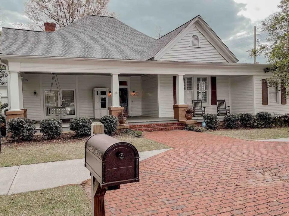 Fans Of ‘Vampire Diaries’ Can Now Book Caroline Forbes’ House On Airbnb