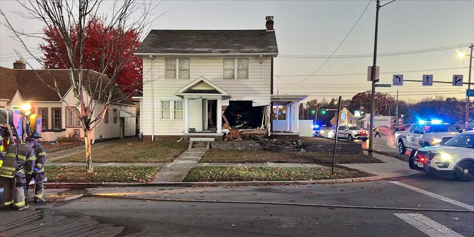 Woman injured after car crashes into home on Douglas Rd. near Sylvania ...