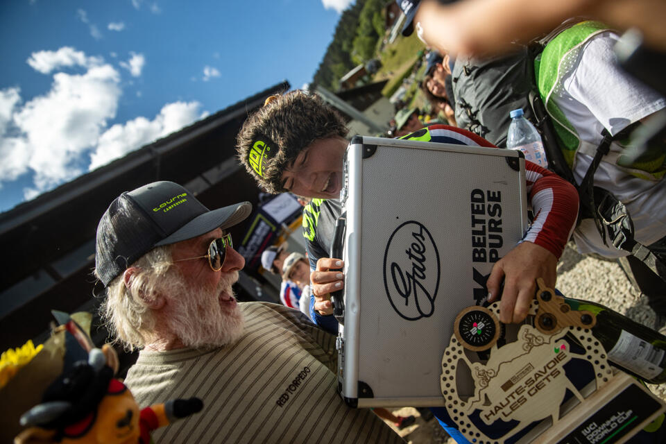 DH racer is first to win World Cup on belt-driven bike, claims €100,000 Gates prize