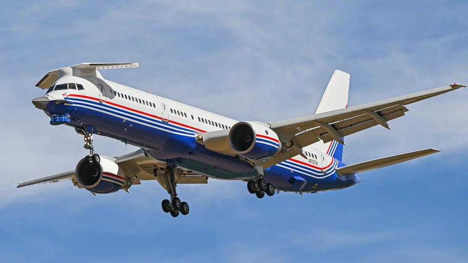 Boeing’s 757 ‘Catfish’ Flying F-22 Avionics Testbed Emerges With Retro ...
