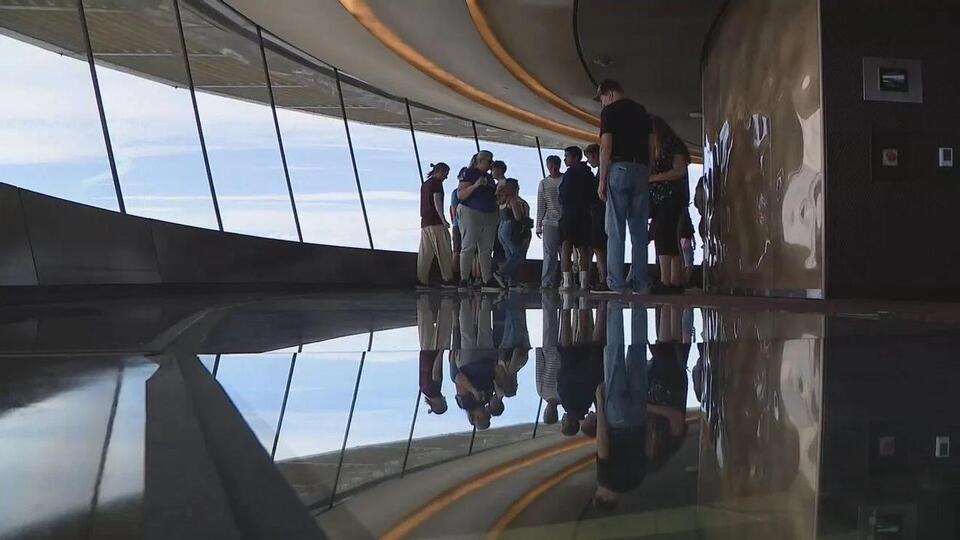 Space Needle assures safety amid viral video of glass floor crack ...