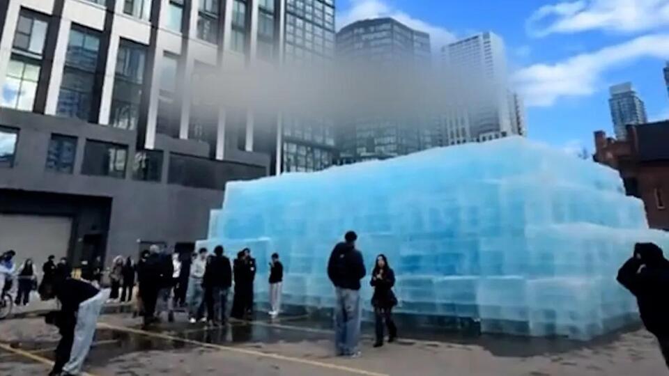 Drake's 25-foot ice tower in Toronto attracts fans, fire, pickaxes ...