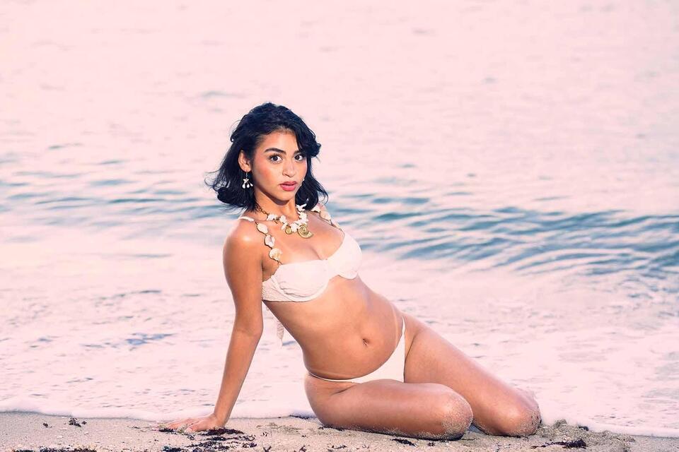 Miss Bikini US: Sunrise at the beach with Miss Bikini Fitness
