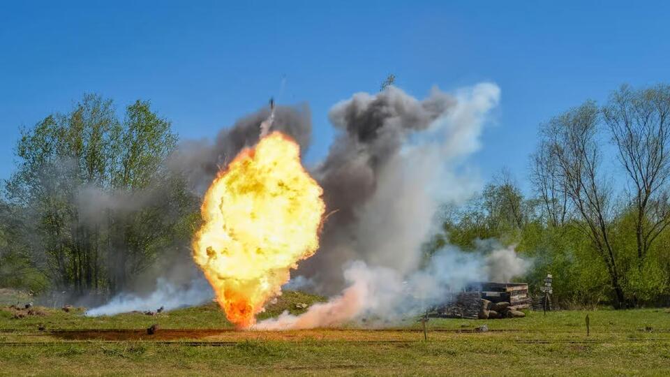 Dad injures himself after dropping pipe bomb made to entertain guests ...