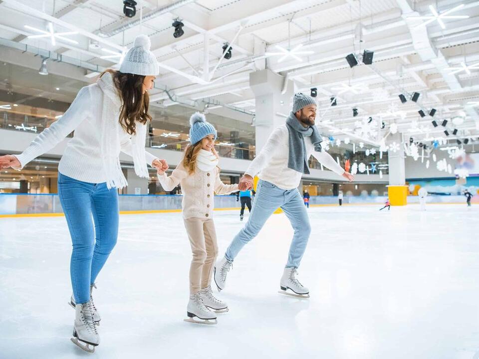 Discover the 5 Largest Ice Skating Rinks in Wyoming This Winter