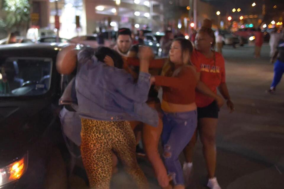 Texas Parking Lot Turns into Chaotic Lady Brawl - NewsBreak