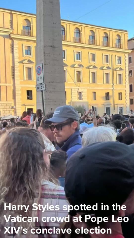 Harry Styles spotted in the Vatican crowd at Pope Leo XIV’s conclave(02)