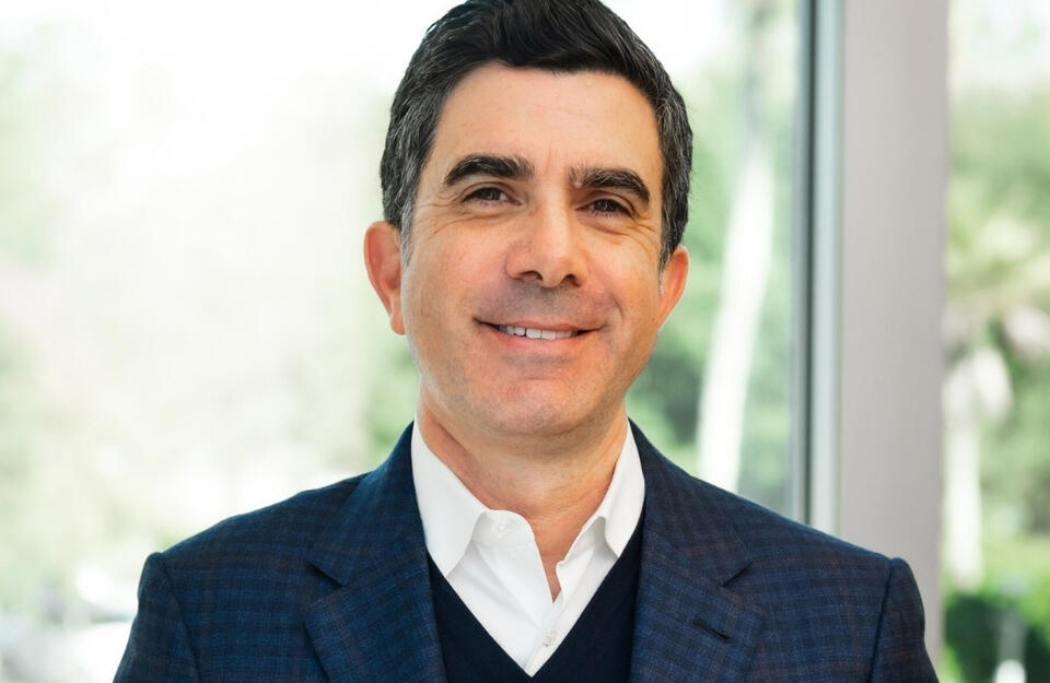 Former Johnson & Johnson Vision executive Menziuso named EVP, president ...