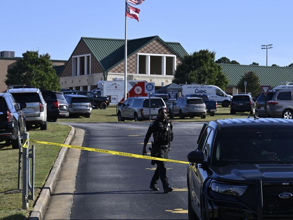 Father of 14yearold school shooting suspect charged with murder