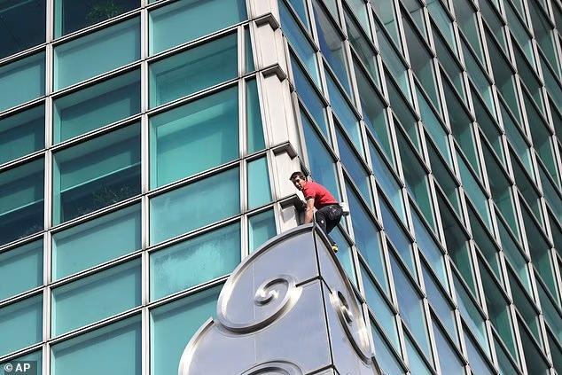 Alex Honnold reveals 'embarrassing' fee he got to climb 101-story ...