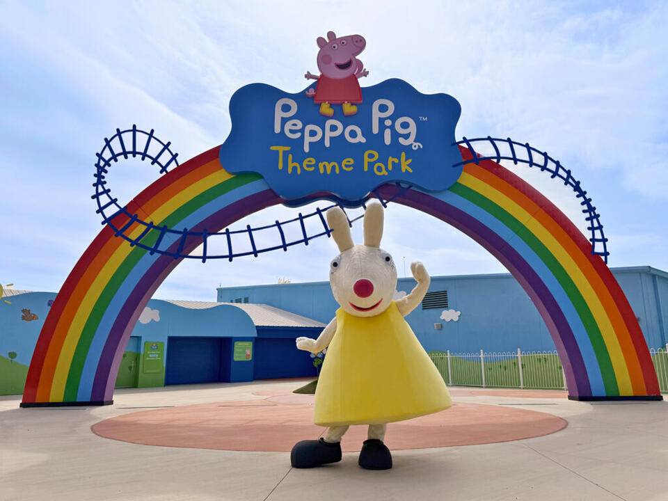 New Miss Rabbit Meet & Greet Kicks Off PEPPA PIG Theme Park Dallas-Fort ...