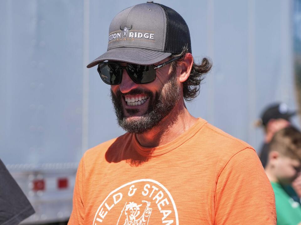 Awesome gesture from Tennessee baseball coach Tony Vitello for the