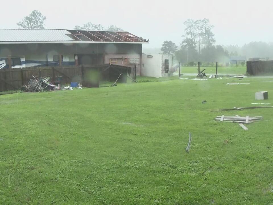Possible tornado leaves behind damage on Florida property