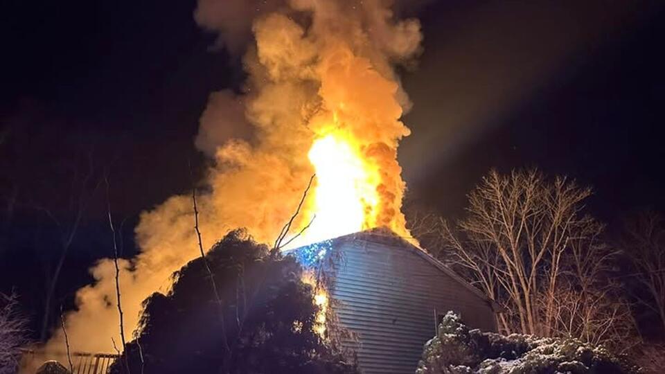 Massive fire engulfs house in Rochester - NewsBreak