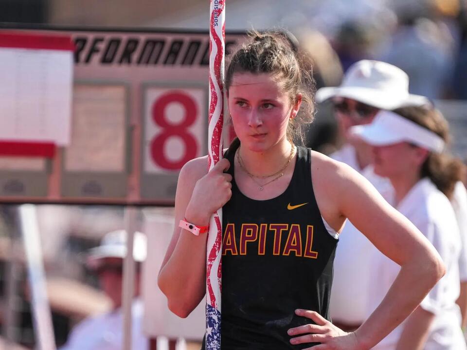 Olympic hopeful pole vaulters Amanda and Hana Moll go 1 and 2 at the