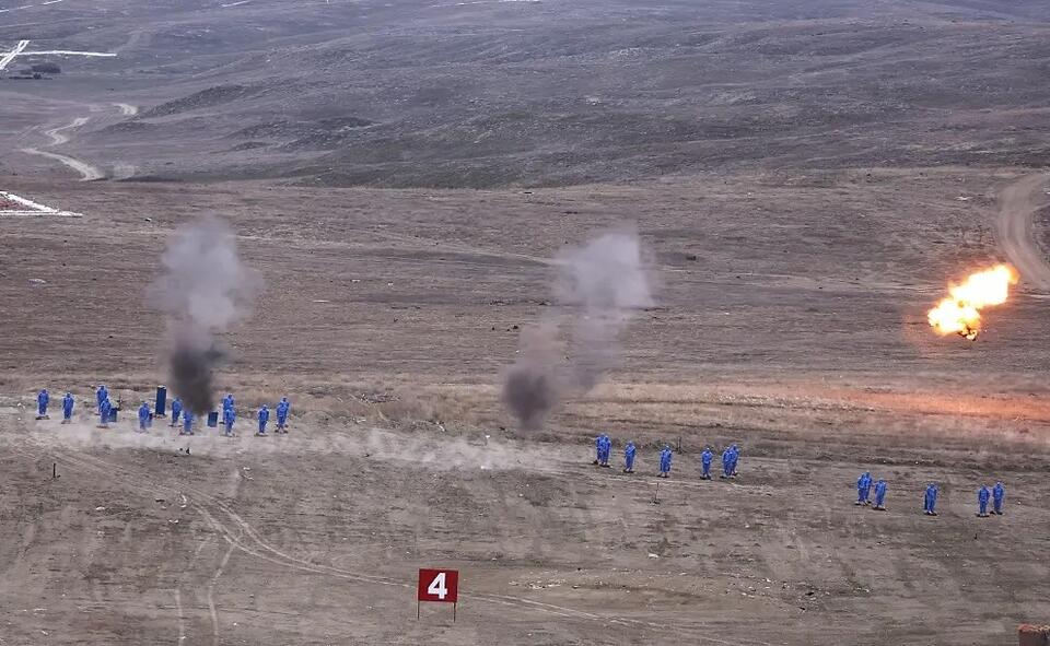 STM Conducts Turkey’s First Live-Fire Swarm Drone Strike - NewsBreak