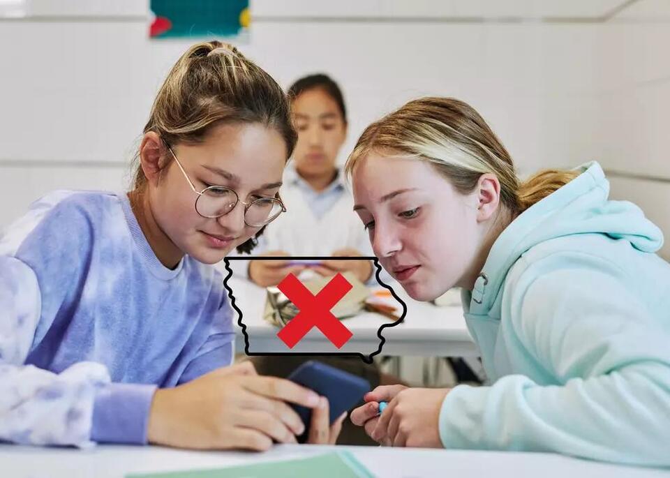 Iowa Governor Seeks To Ban Cellphones In Classrooms In New Bill - NewsBreak