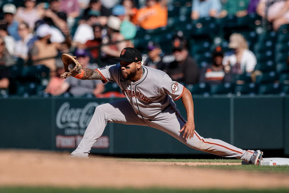Braves Sign Dominic Smith, Kyle Farmer To Split Contracts - NewsBreak