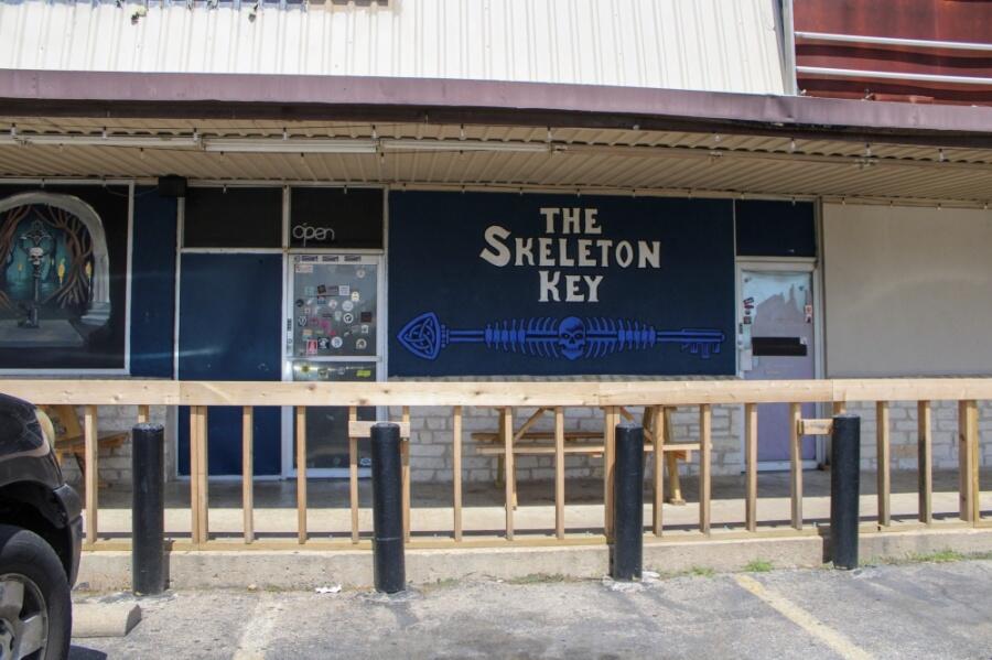 The Skeleton Key brings dive bar energy to Southwest Austin - NewsBreak