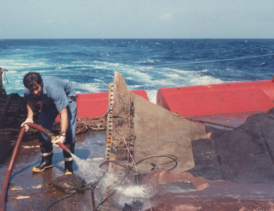 33 Unsettling Photographs Of The Challenger Explosion As It Unfolded ...