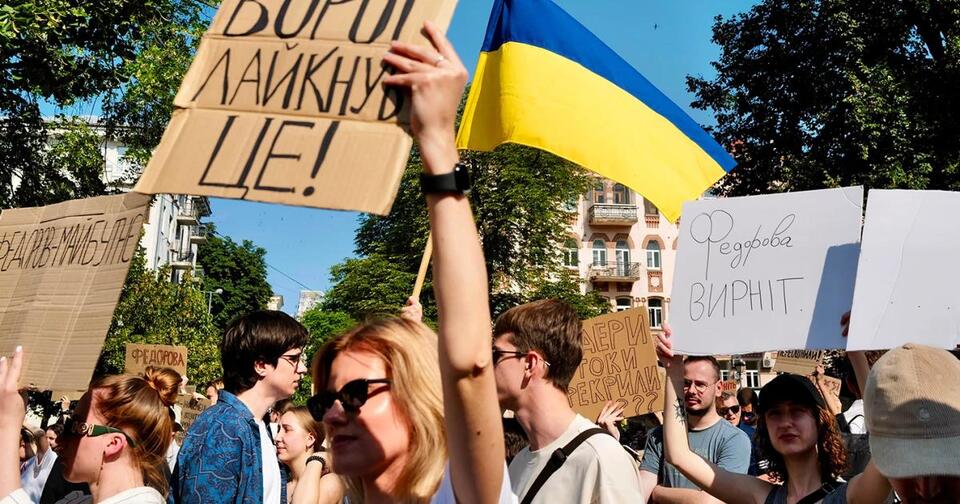 Furious Ukrainians protest ousting of the man seen as spearheading turnaround against Russia