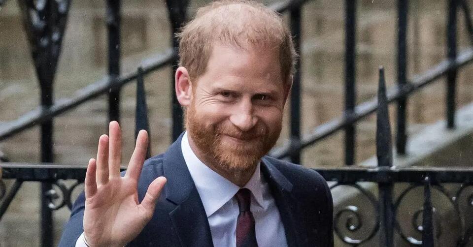 Prince Harry's Flirty Text Messages With Female Reporter Leaked During ...