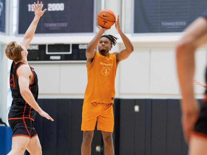 Rick Barnes breaks down Chaz Lanier’s play in Tennessee’s scrimmage vs