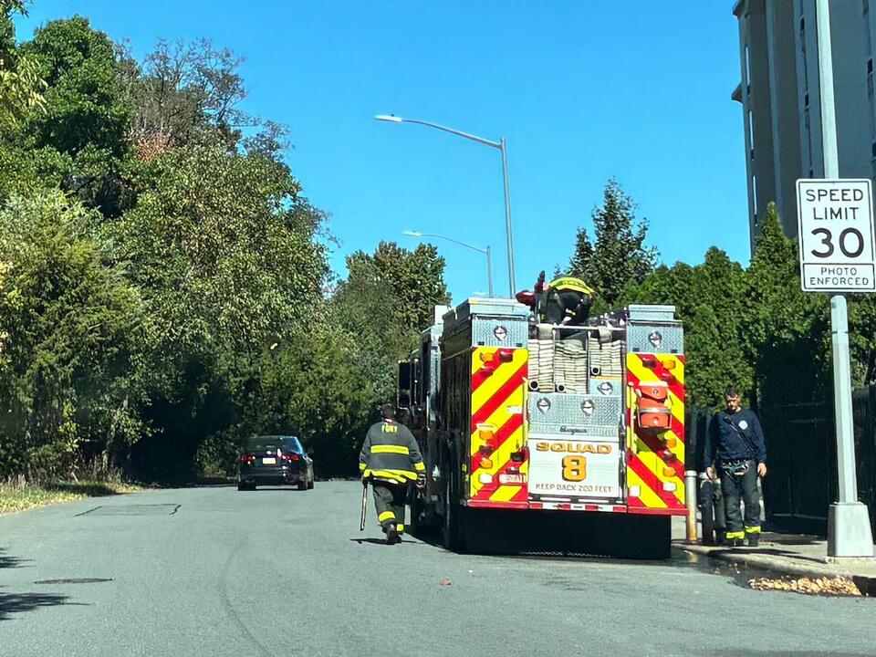 FDNY fights brush fire near West Shore Expressway on Thursday - NewsBreak