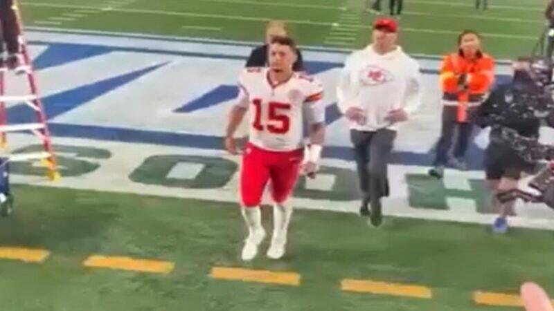 NY Giants Karen' Caught On Camera: Steals Patrick Mahomes' Special Gift  Right From The Hands Of 10-Year-Old Chiefs Fan [VIDEO] - NewsBreak