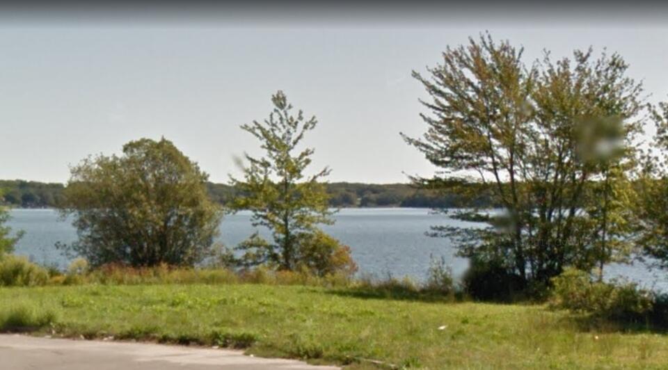 Fall River 17-Year-Old Drowns in South Watuppa Pond - NewsBreak