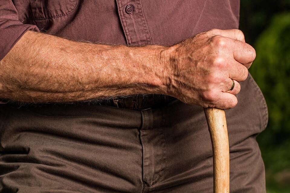 The Social Media Message Scammers Use to Target Grandparents