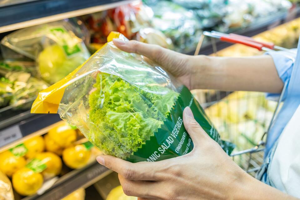 Why Your Bagged Salad Turns Slimy Before You Finish It - NewsBreak