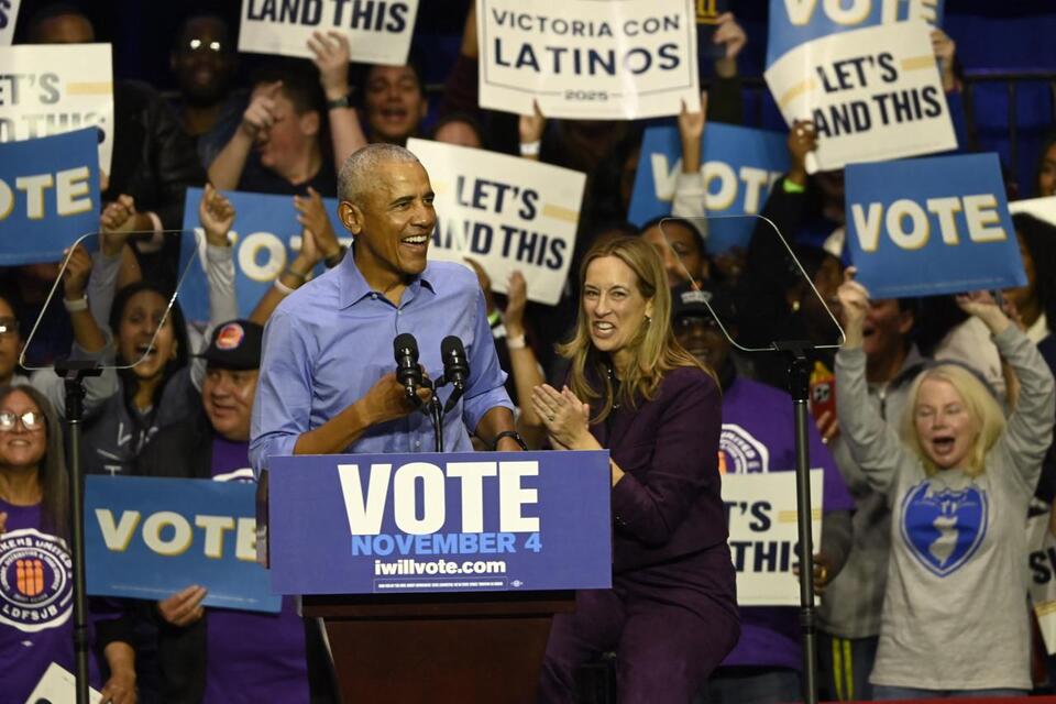 Barack Obama outpaces President Donald Trump in new popularity poll ...
