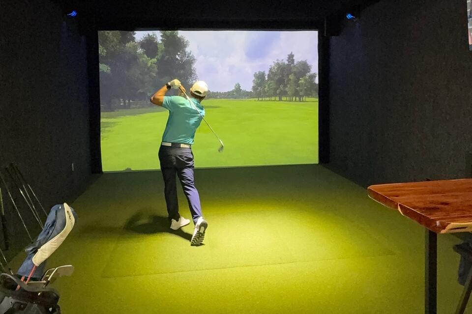 Golf simulation business Back Nine now open in Allen - NewsBreak