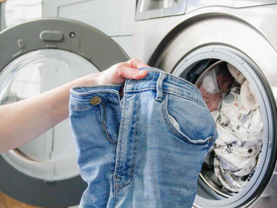 How many times can you wear clothes without washing them? The answer is