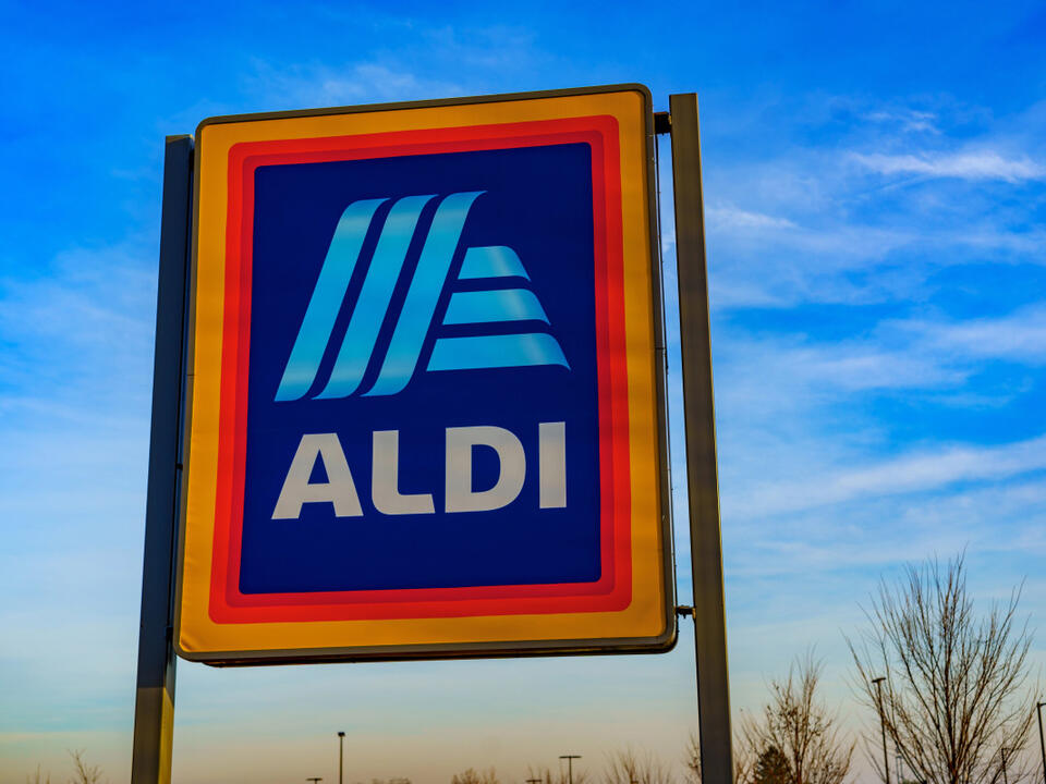 Aldi's SuperHandy 2Piece Baking Pan Sets are the Best 7 You'll Spend