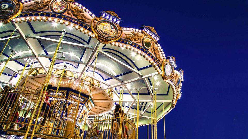 A double-decker Christmas carousel is coming to NYC - NewsBreak