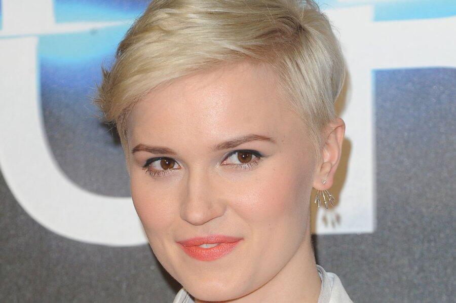Veronica Roth revisiting 'Divergent' universe with 'Sixth Faction ...
