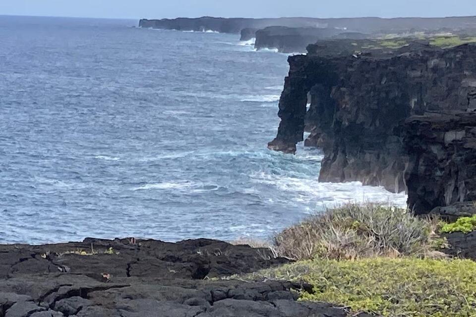 Famed Hawaii tourist attraction collapses into the sea amid unstable ...