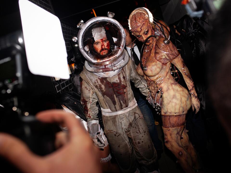 The Most Unforgettable Celebrity Halloween Costumes of All Time – NewsBreak