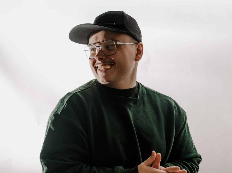 Bessey Drops a Summer Mix Filled with Bumpin’ Bass House Beats