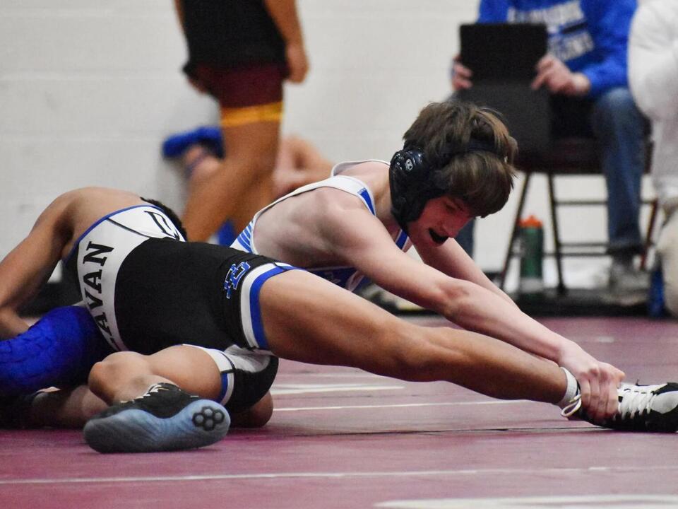 Cambridge wrestling fifth at Deerfield Holiday Invite