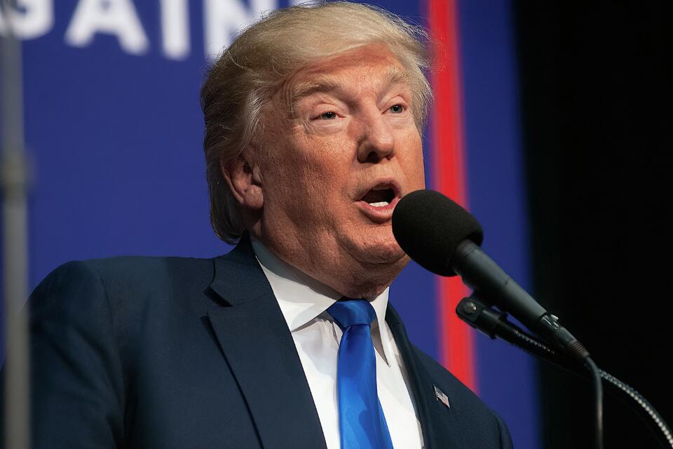 Trump Demands LeBron James Apologize After National Anthem Incident ...