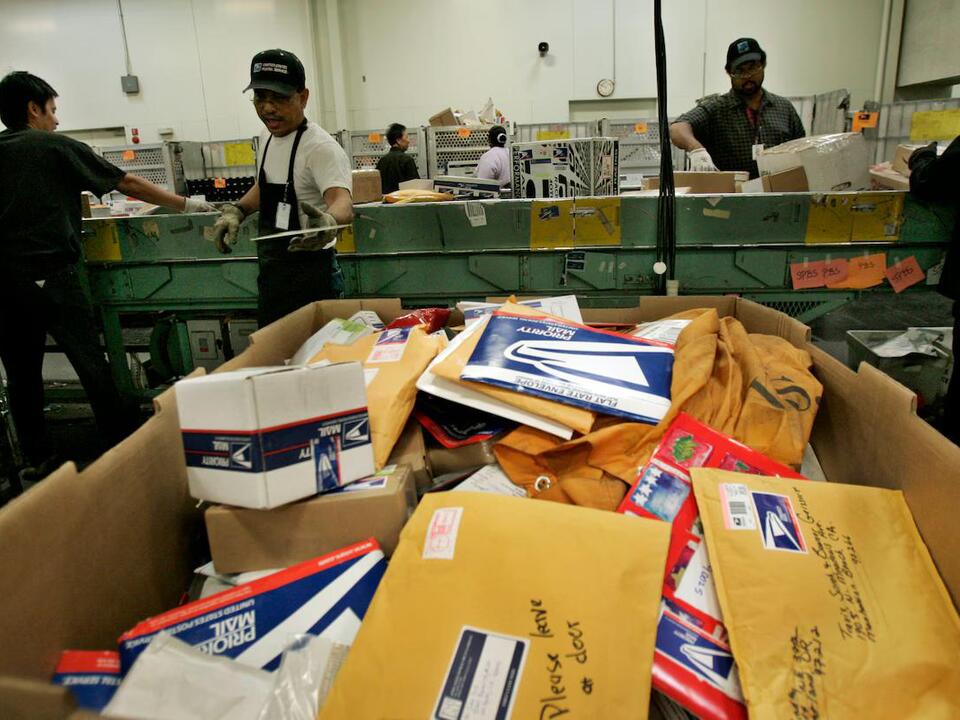 Is the post office open on Christmas Eve 2024? Is there mail delivery
