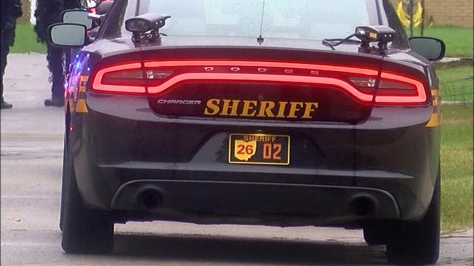 Suspect accused in vehicle theft, armed robbery arrested after chase in ...