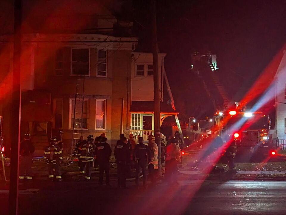 8 displaced after apartment building fire in Allentown