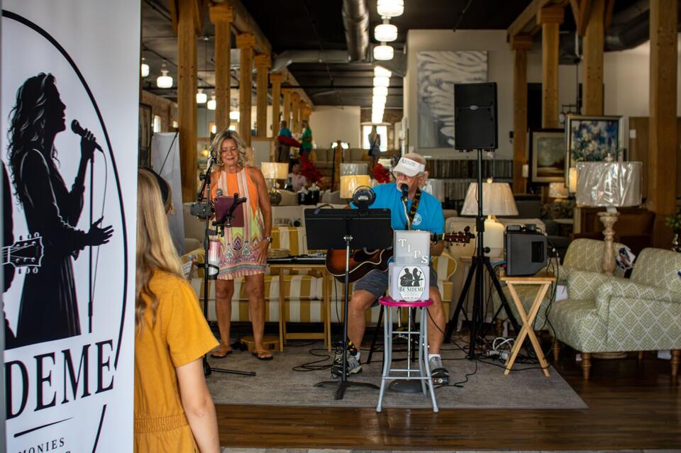 Downtown Maryville art walk drawing steady numbers in its second year ...