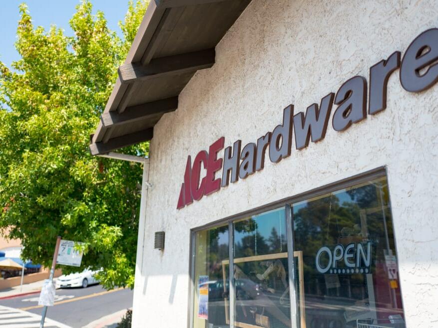 Black Hardware Store Employee Finds Noose on