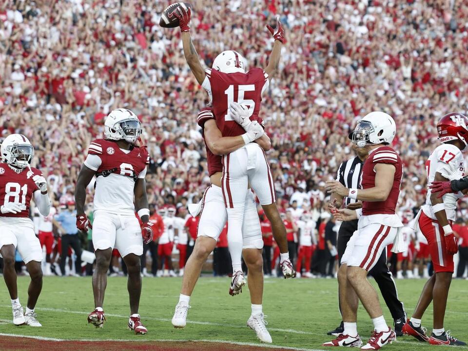 Jackson Arnold throws 2 TD passes, No. 15 Oklahoma holds off Houston 1612